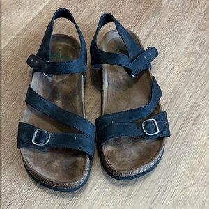 Yuu Black Buckle Sandals